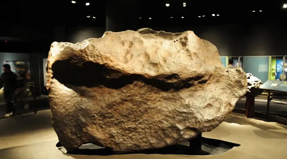 بزرگ‌ترین شهاب‌سنگِ روی زمین/ ۳۴ تُن وزن دارد / عکس