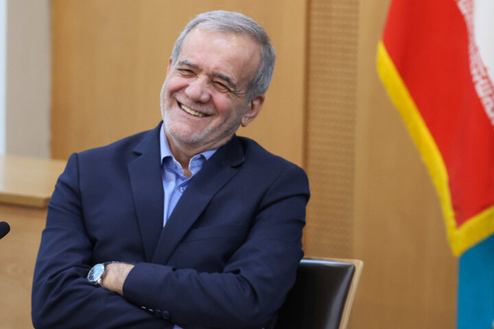 ادامه بازدیدهای پزشکیان از وزارتخانه‌ها/ رئیس جمهور به وزارت کار رفت