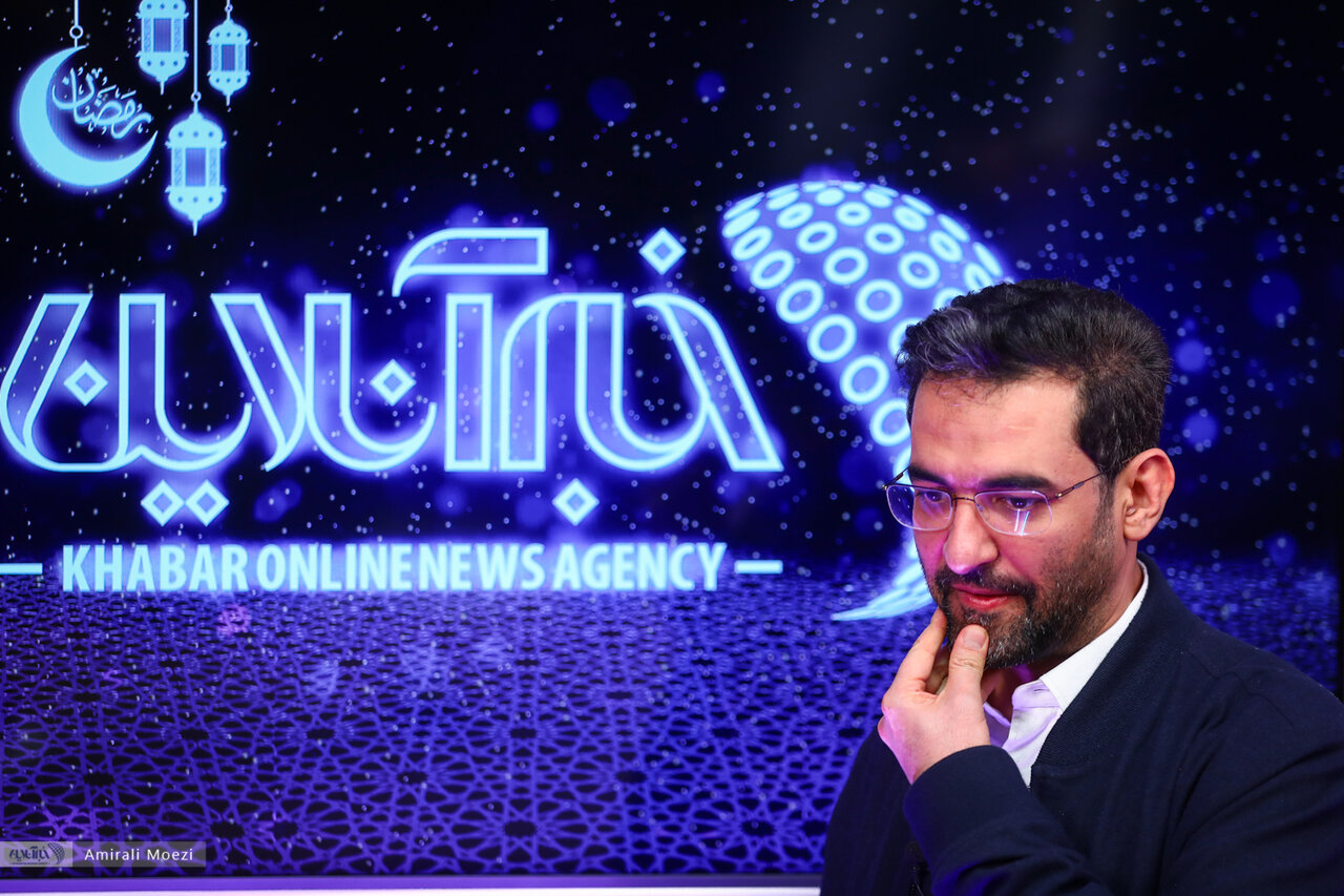 آذری جهرمی: تعلل در توسعه هوش مصنوعی، خیانت به نسل‌های آینده است