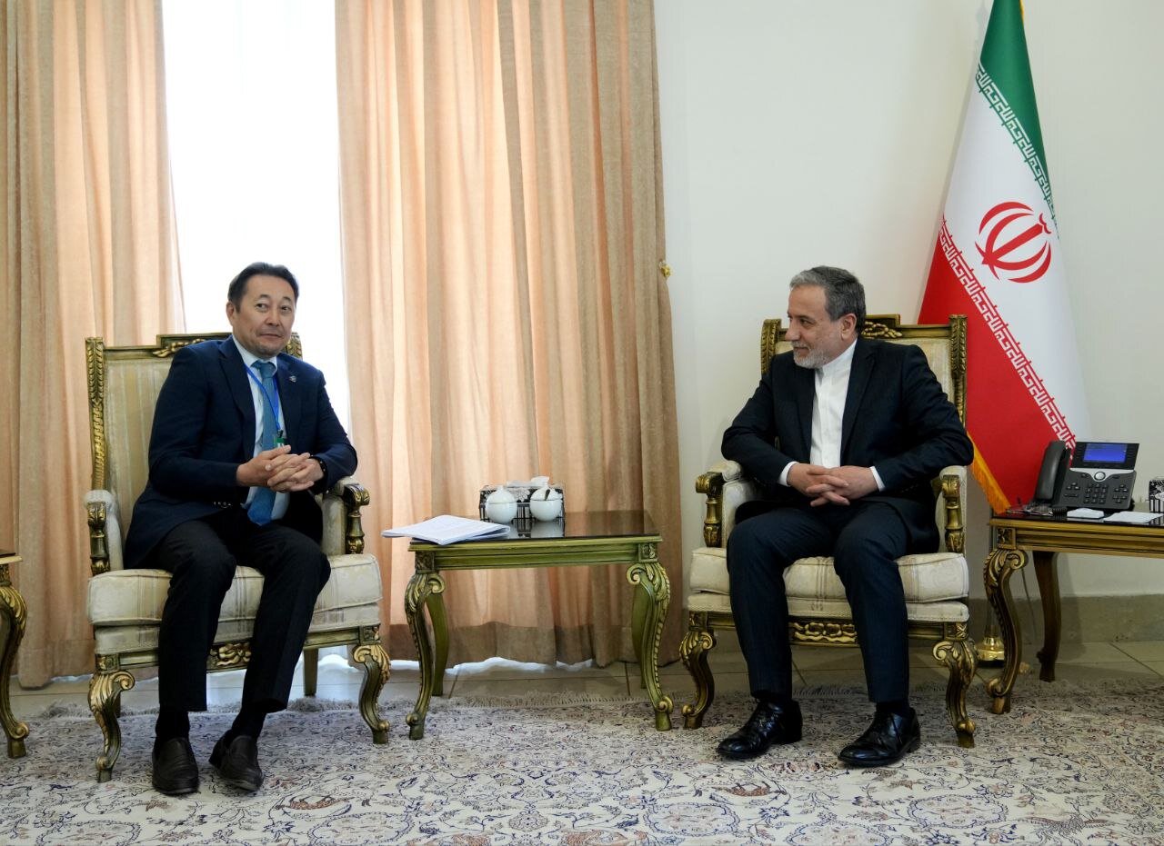 دیدار دبیرکل کنفرانس سیکا با عراقچی