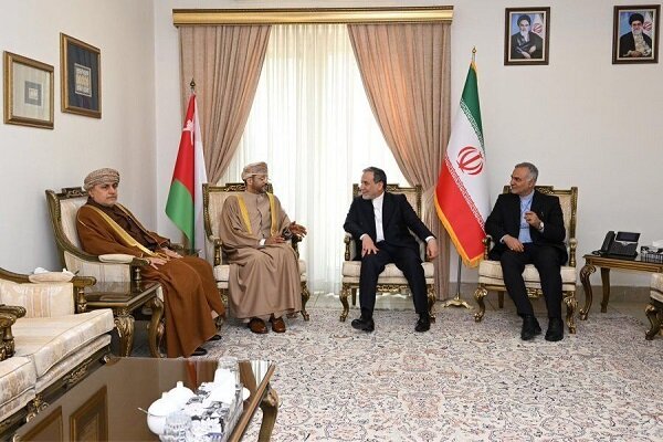 تبادل نظر وزرای خارجه ایران و عمان در مورد تحولات مرتبط با مذاکرات