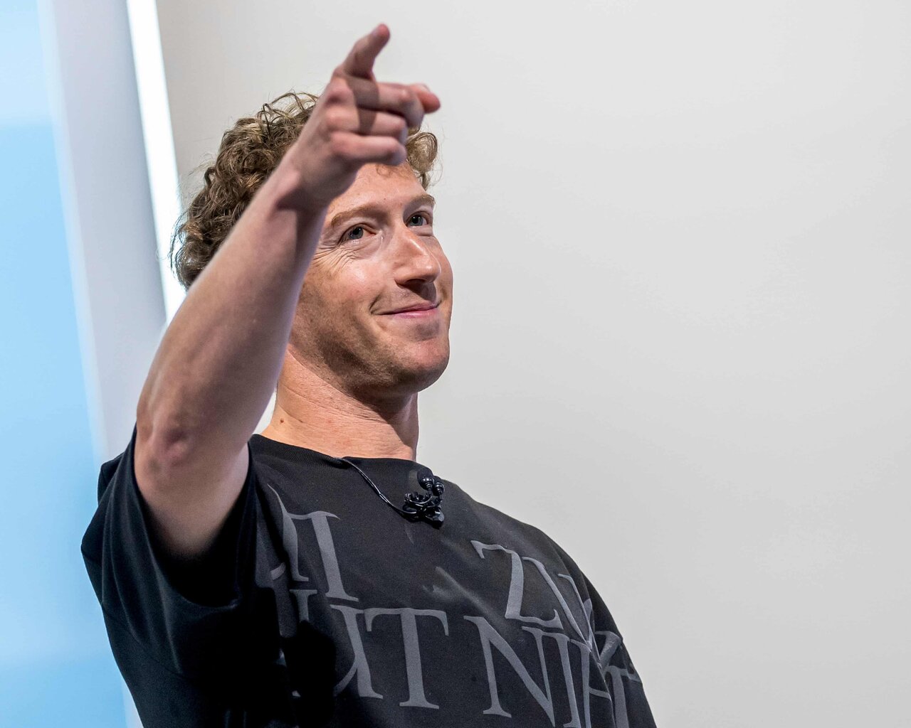 «دوستت دارم» از زبان ربات /مارک زاکربرگ تنهایی شما را با هوش مصنوعی حل می‌کند!