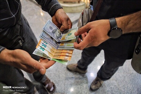 اسکناس دلار توافقی امروز گران شد