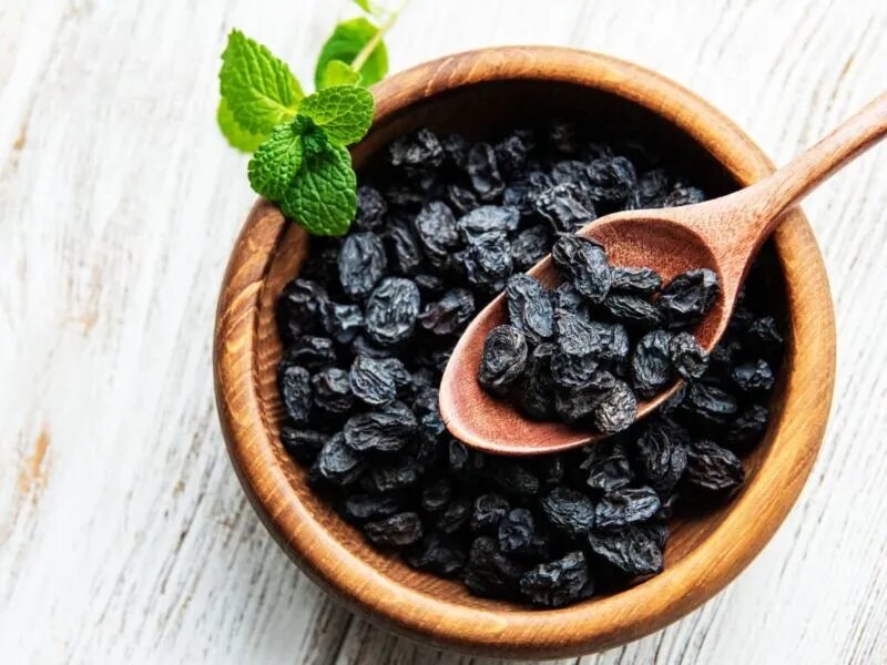 ۲۱ دانه جادویی؛ چرا باید هر روز مویز بخوریم؟